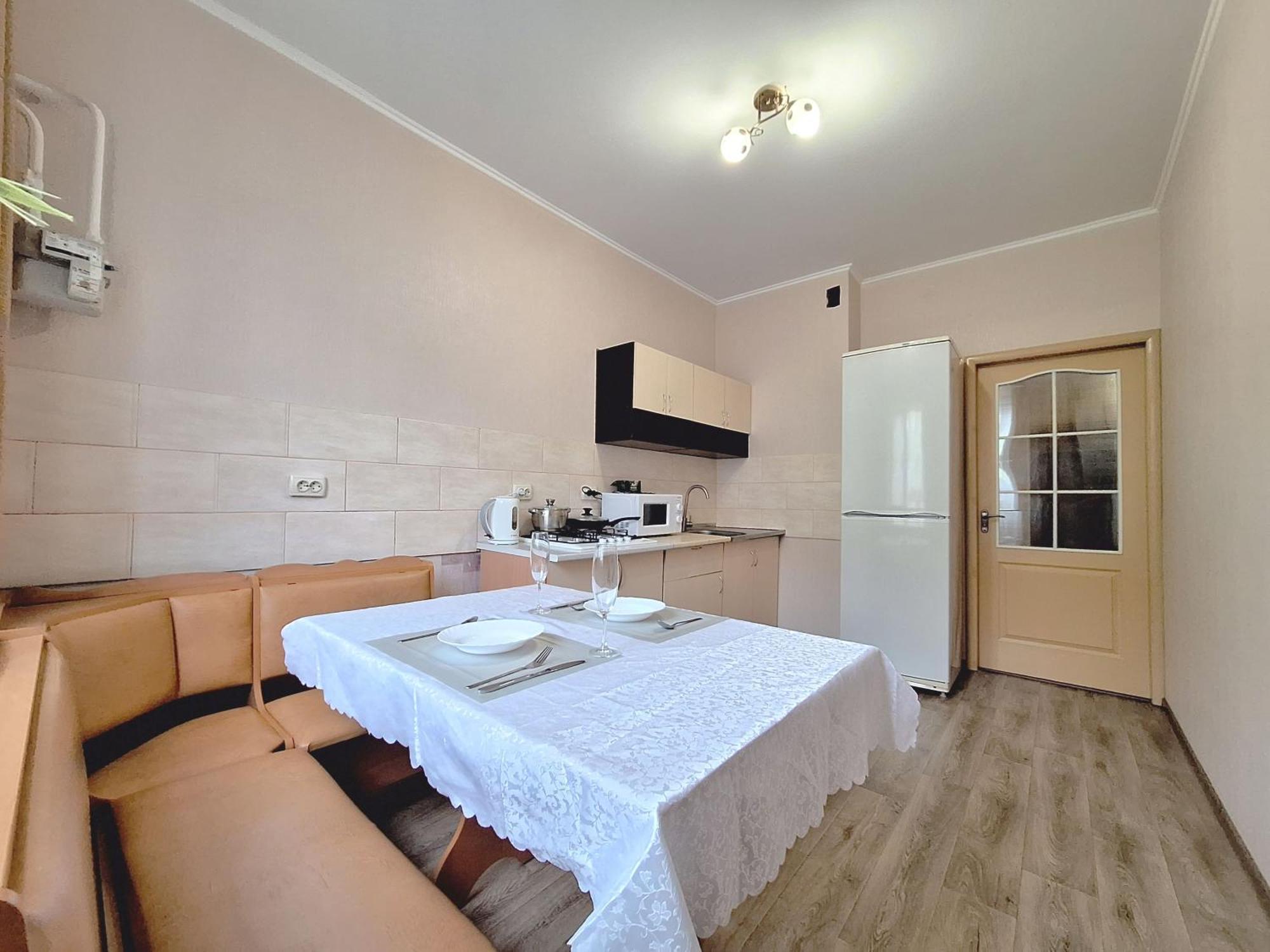 синя квартира. мережа Alex Apartments. цілодобове безконактне заселення 24-7 * Полтава